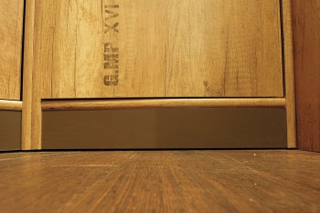 Шкаф для белья «Пилигрим» (Дуб Каньон светлый, Фон серый) в Болотном - bolotnoe.mebel54.com | фото
